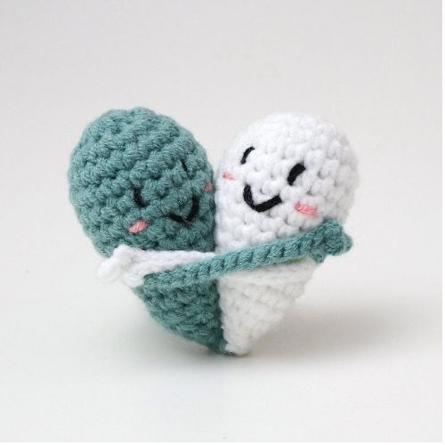 Love Hug Crochet Doll Heart-Shaped Hugging Doll Ornament Valentine's Day Gift