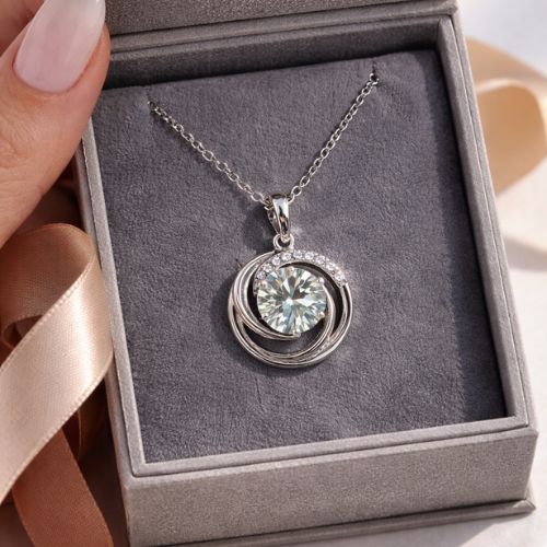 Luxury Diamond Pendant Necklace for Women