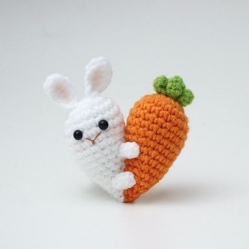 Love Hug Crochet Doll Heart-Shaped Hugging Doll Ornament Valentine's Day Gift