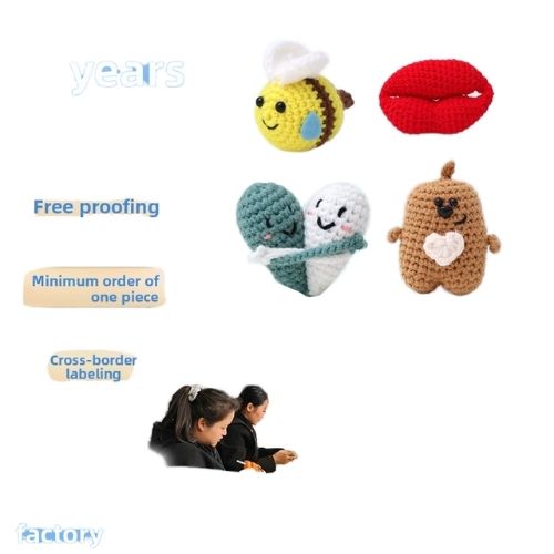 Love Hug Crochet Doll Heart-Shaped Hugging Doll Ornament Valentine's Day Gift